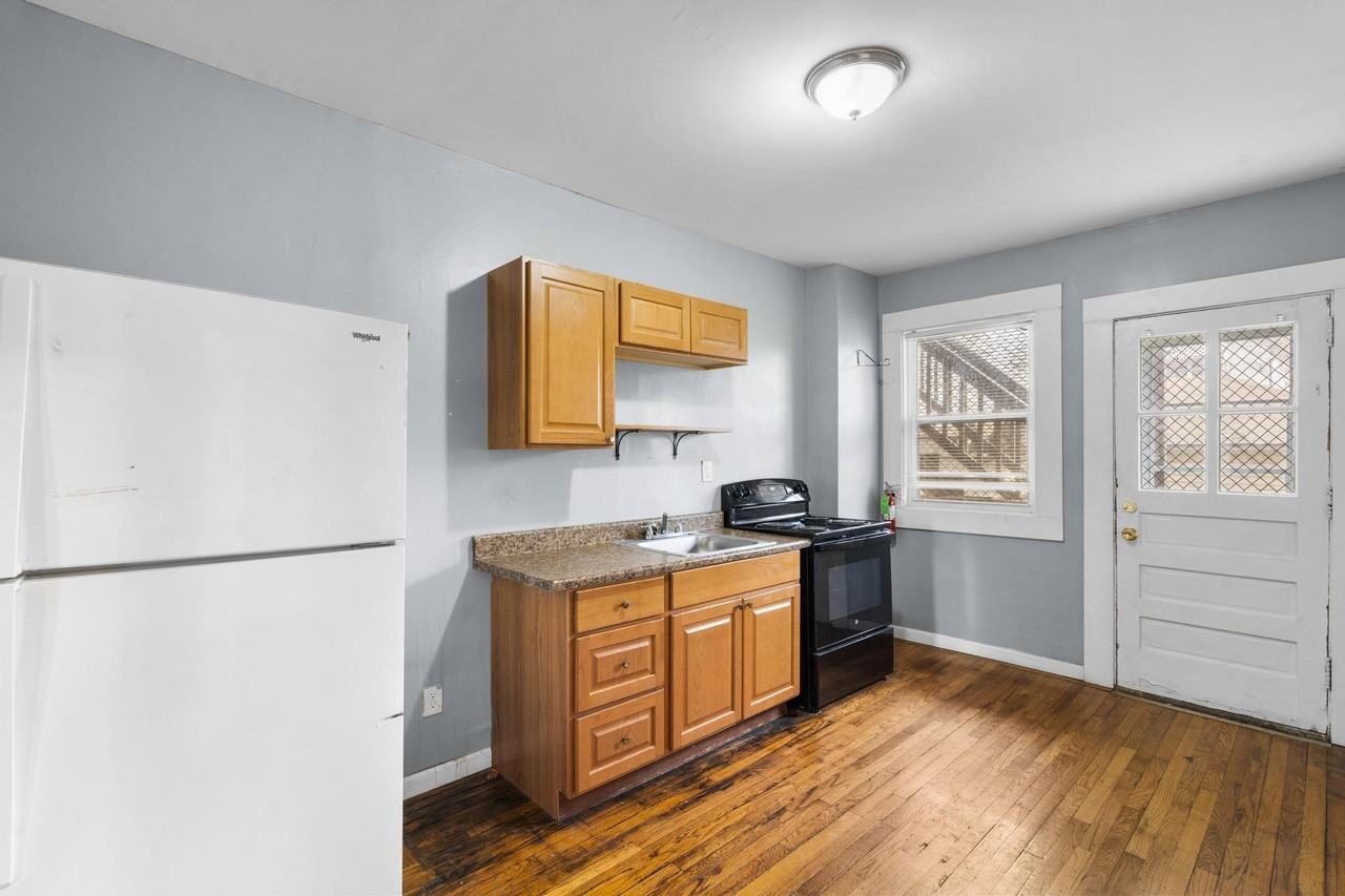 34-38 Beacon Street - Photo 3 of 14