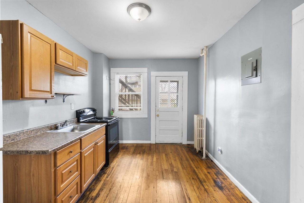 34-38 Beacon Street - Photo 4 of 14