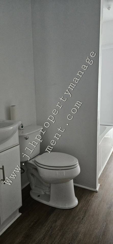 118 East Iroquois Street - Photo 3 of 8