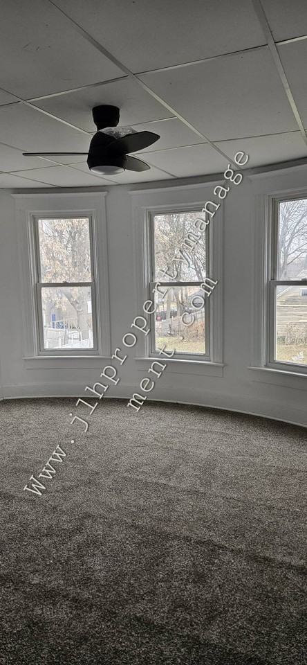 118 East Iroquois Street - Photo 5 of 8