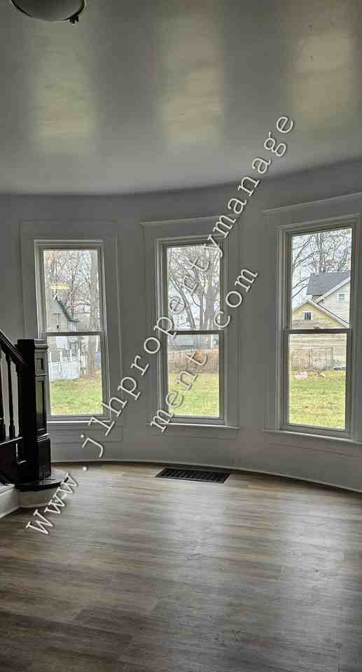 118 East Iroquois Street - Photo 7 of 8