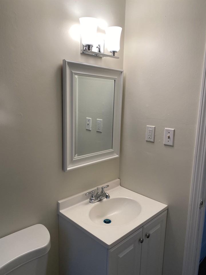 Colonial Court - Photo 3 of 10