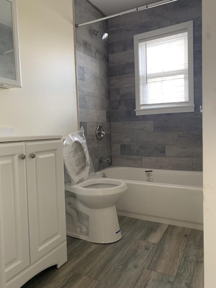 Colonial Court - Photo 4 of 10