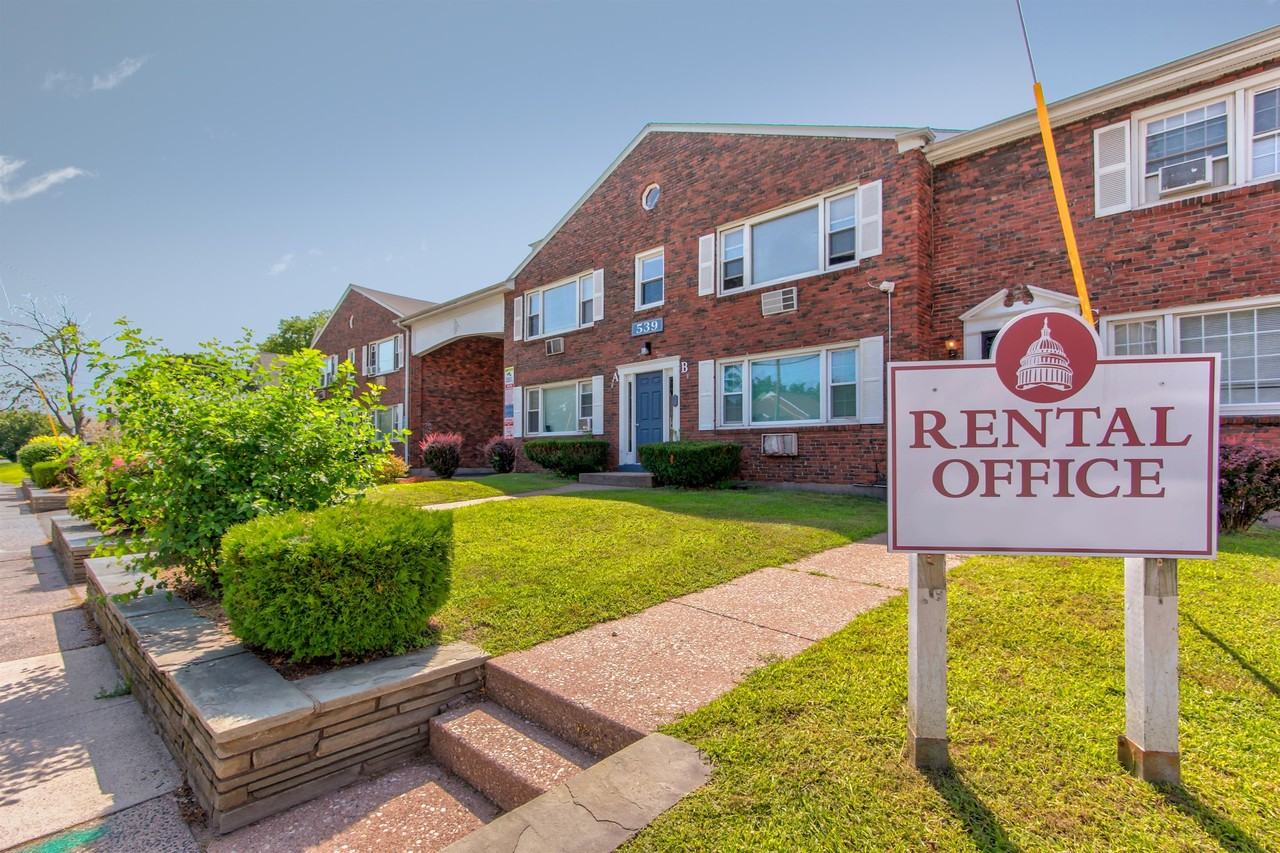 Colonial Court - Photo 7 of 10