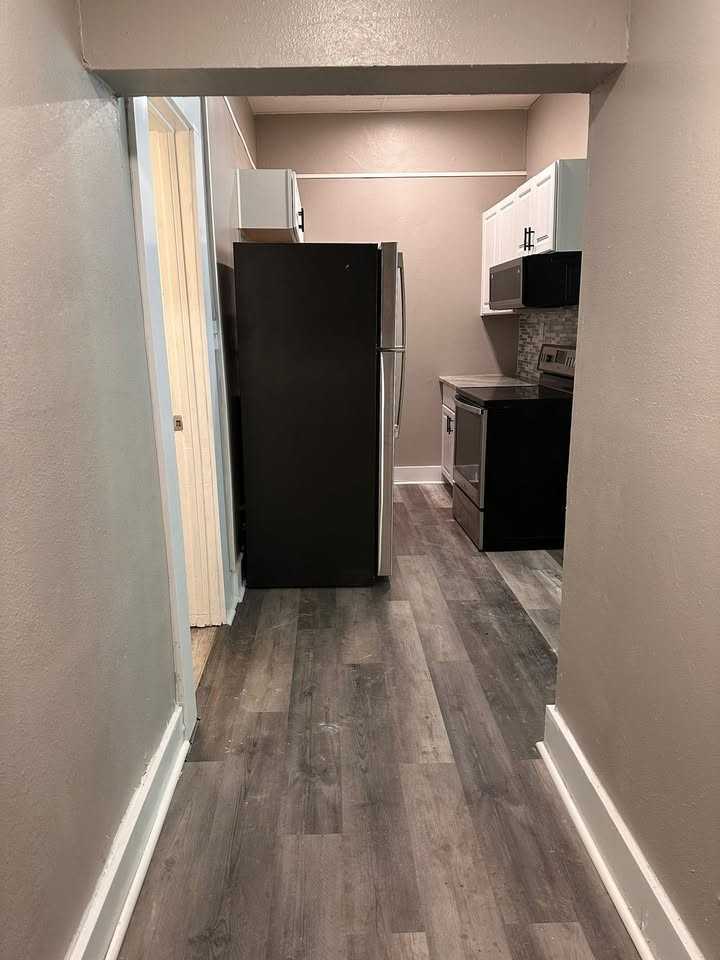 829 Northeast 3rd Street #B - Photo 4 of 7