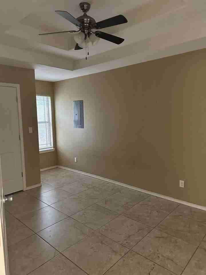 1905 Oasis Dr. - Photo 2 of 3