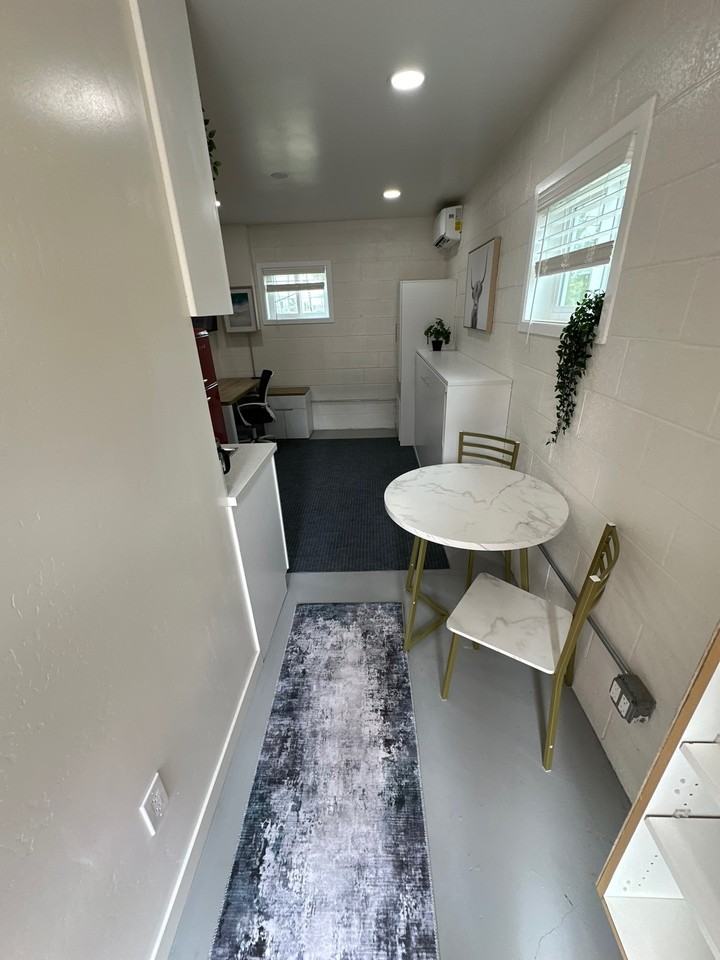 5627B Riley St - Photo 2 of 10