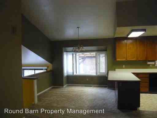 621 Josephine Dr - Photo 2 of 9