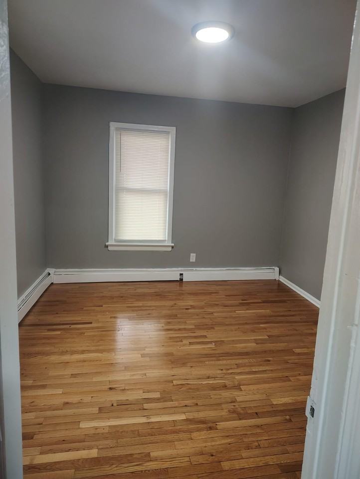 743 Stillman Street - Photo 3 of 7