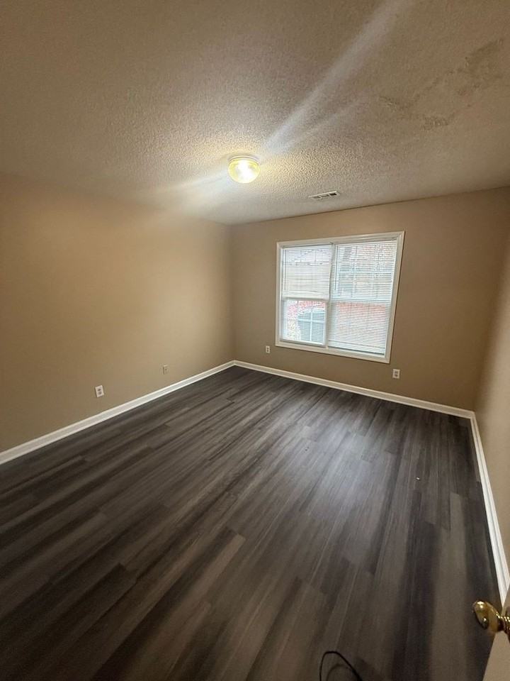 1105 Cherry Meadow Lane - Photo 7 of 9