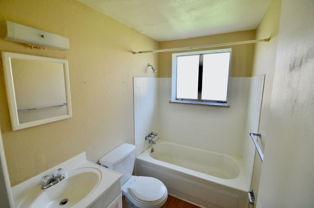 1160-1198 S Allison St - Photo 7 of 12