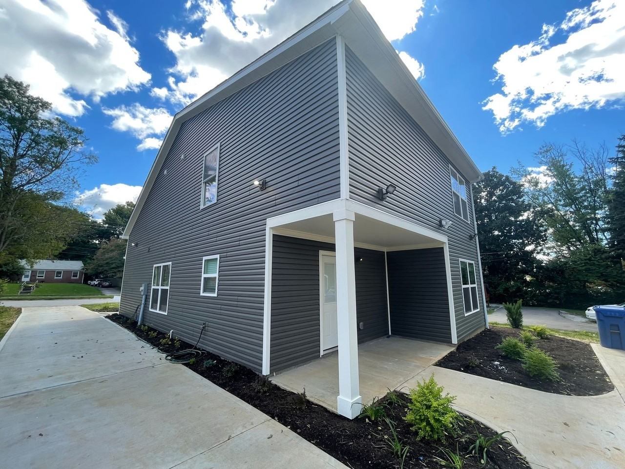 505 Ingleside Drive - Photo 4 of 11