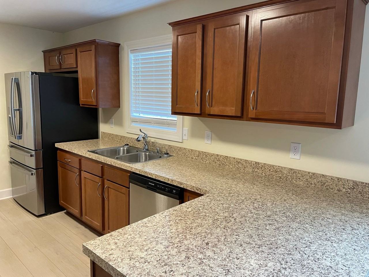 505 Ingleside Drive - Photo 7 of 11