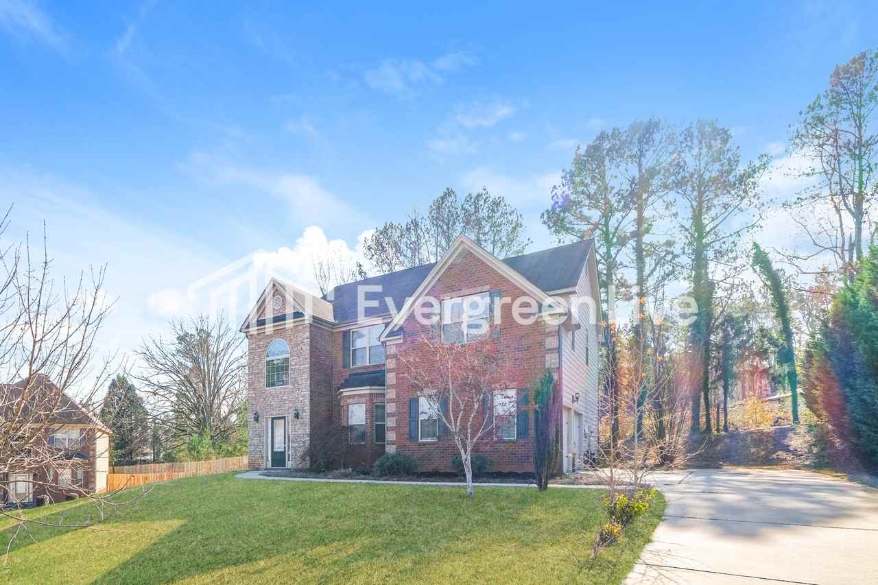 112 Shaw Ln - Photo 3 of 16