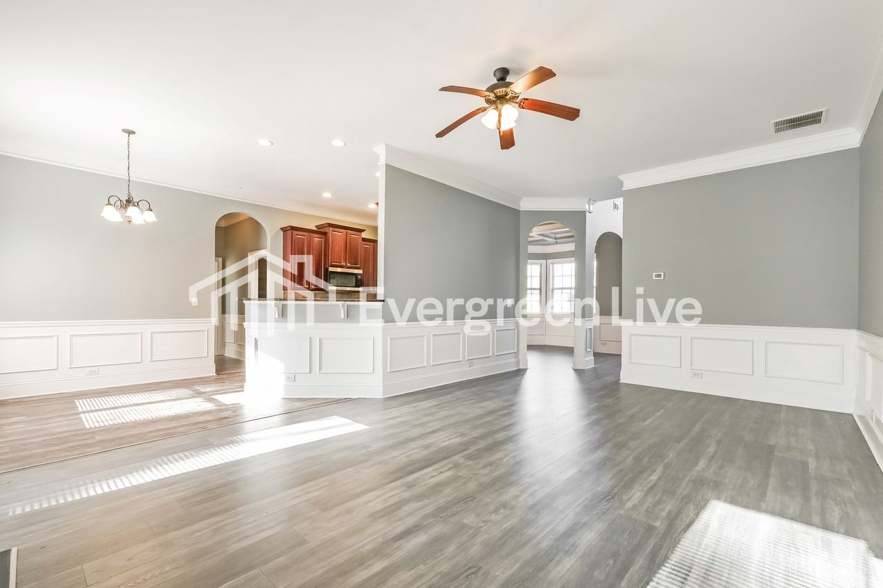 112 Shaw Ln - Photo 4 of 16