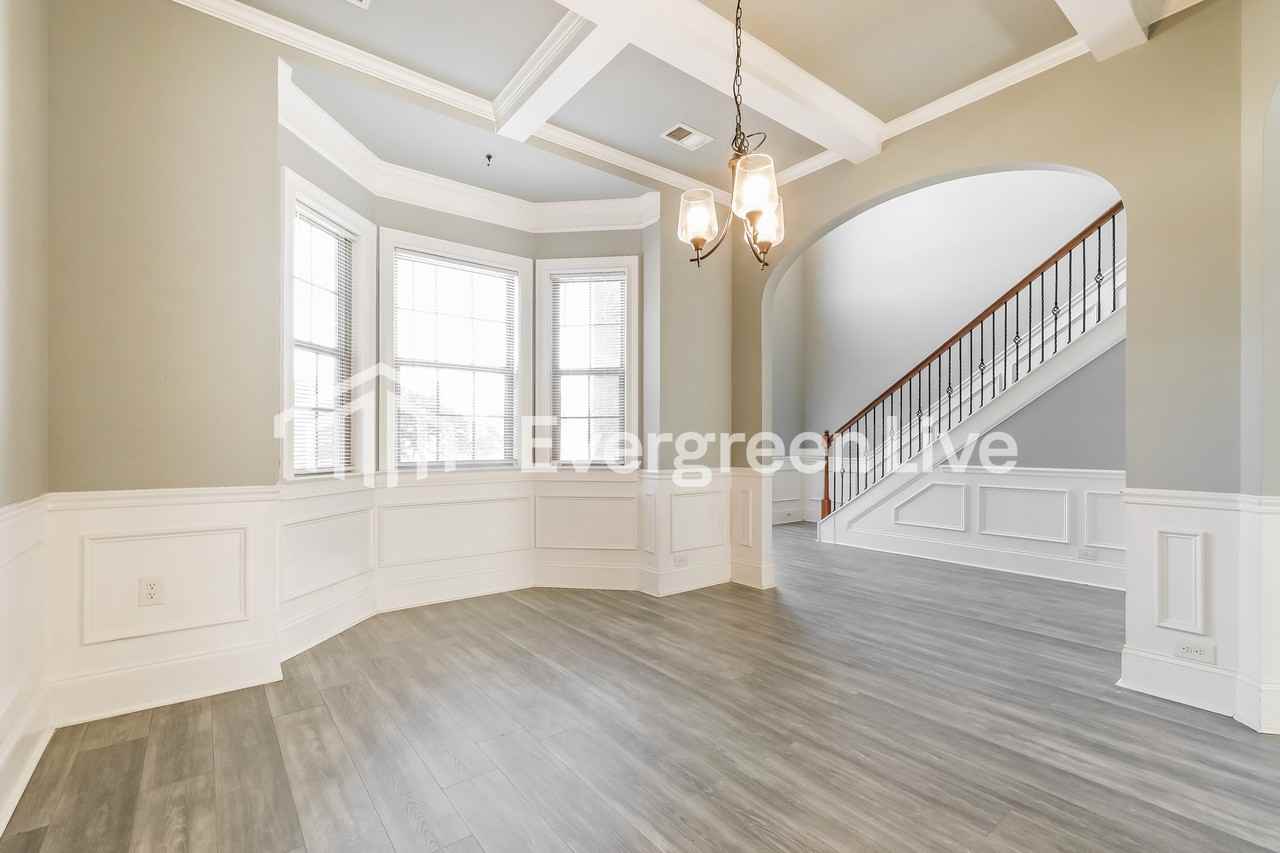 112 Shaw Ln - Photo 6 of 16