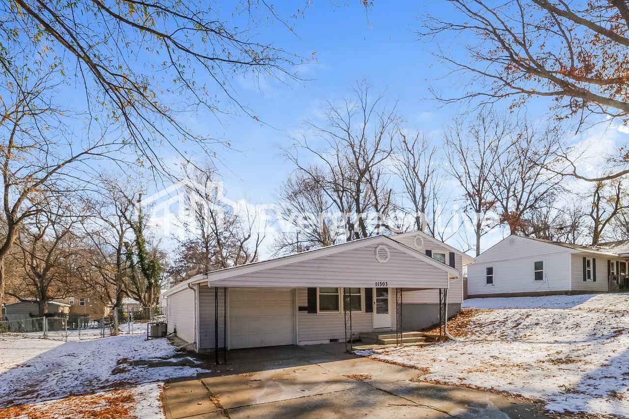 11303 Herrick Ave - Photo 3 of 16