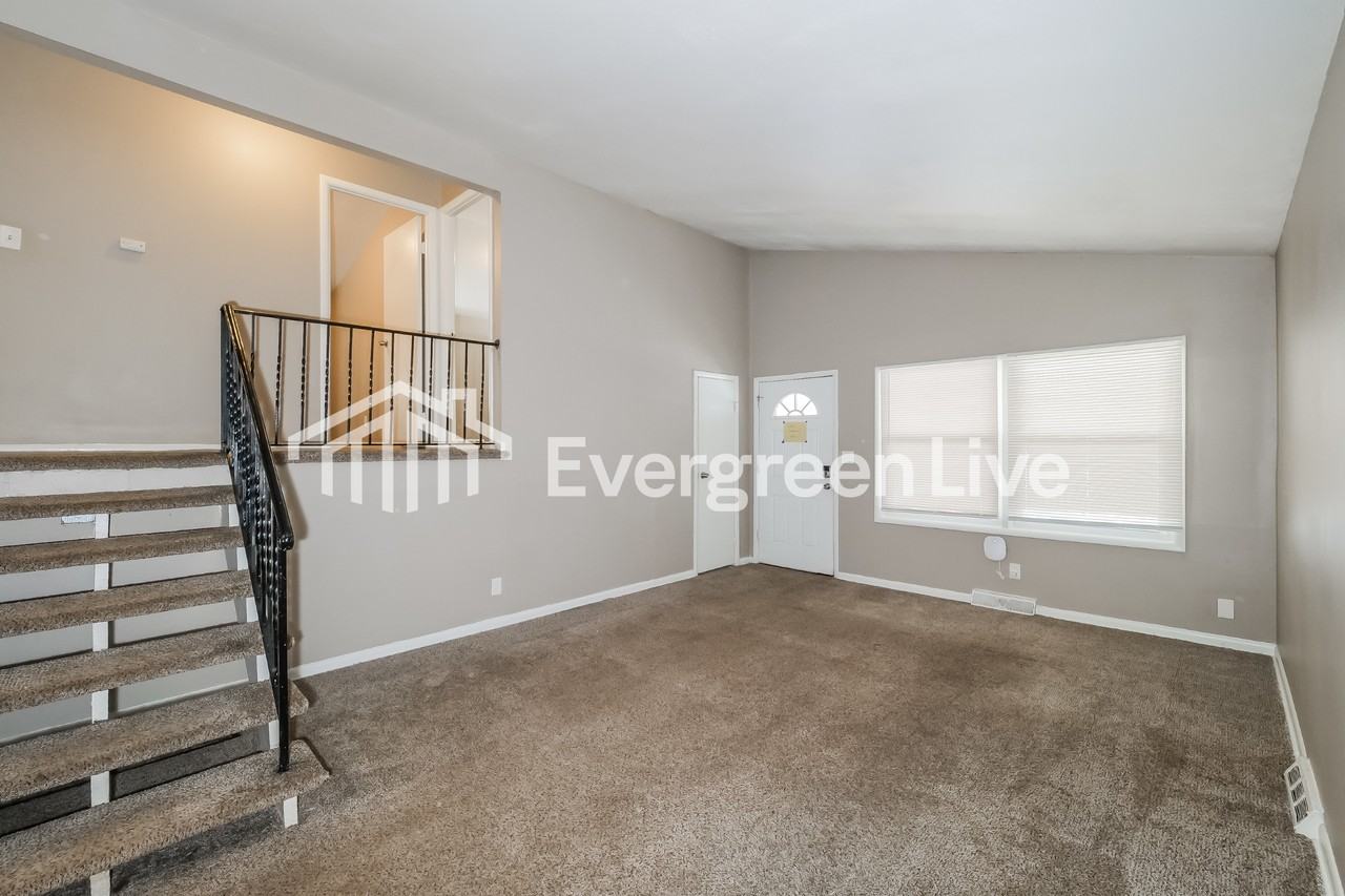 11303 Herrick Ave - Photo 4 of 16