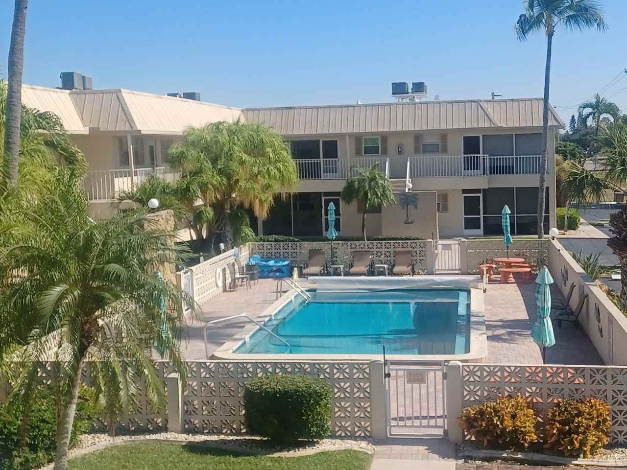 909 SE 46th Ln - Photo 2 of 37