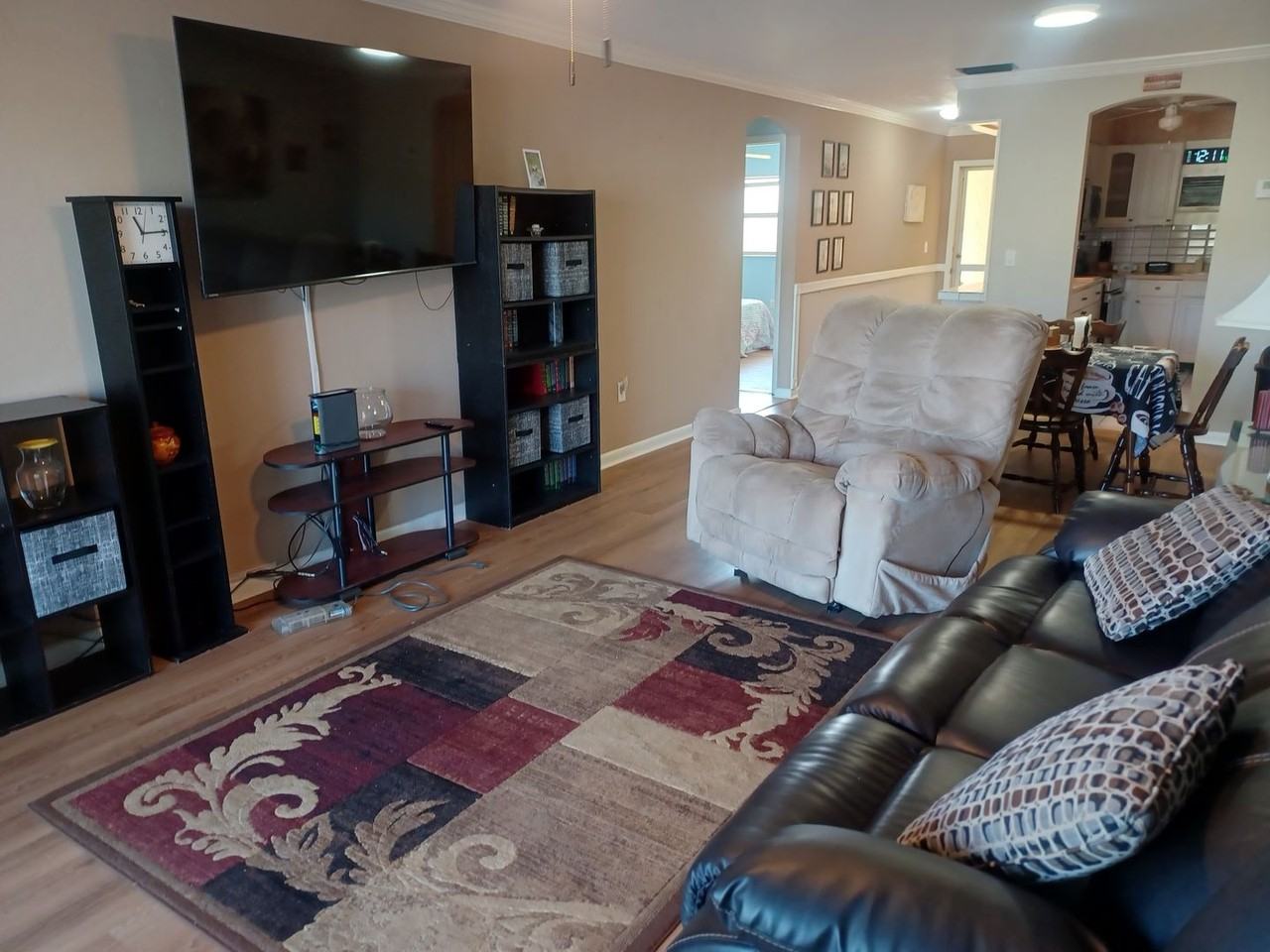 909 SE 46th Ln - Photo 7 of 37