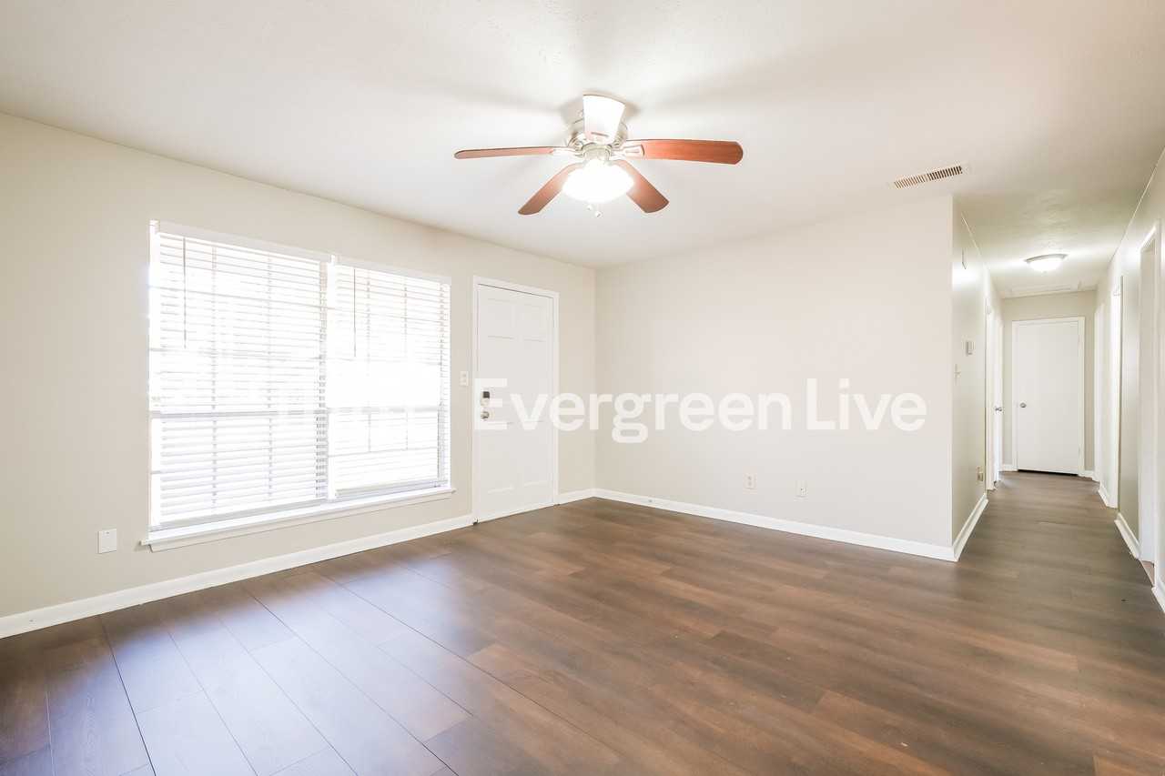 8929 Ashwood Dr - Photo 4 of 16