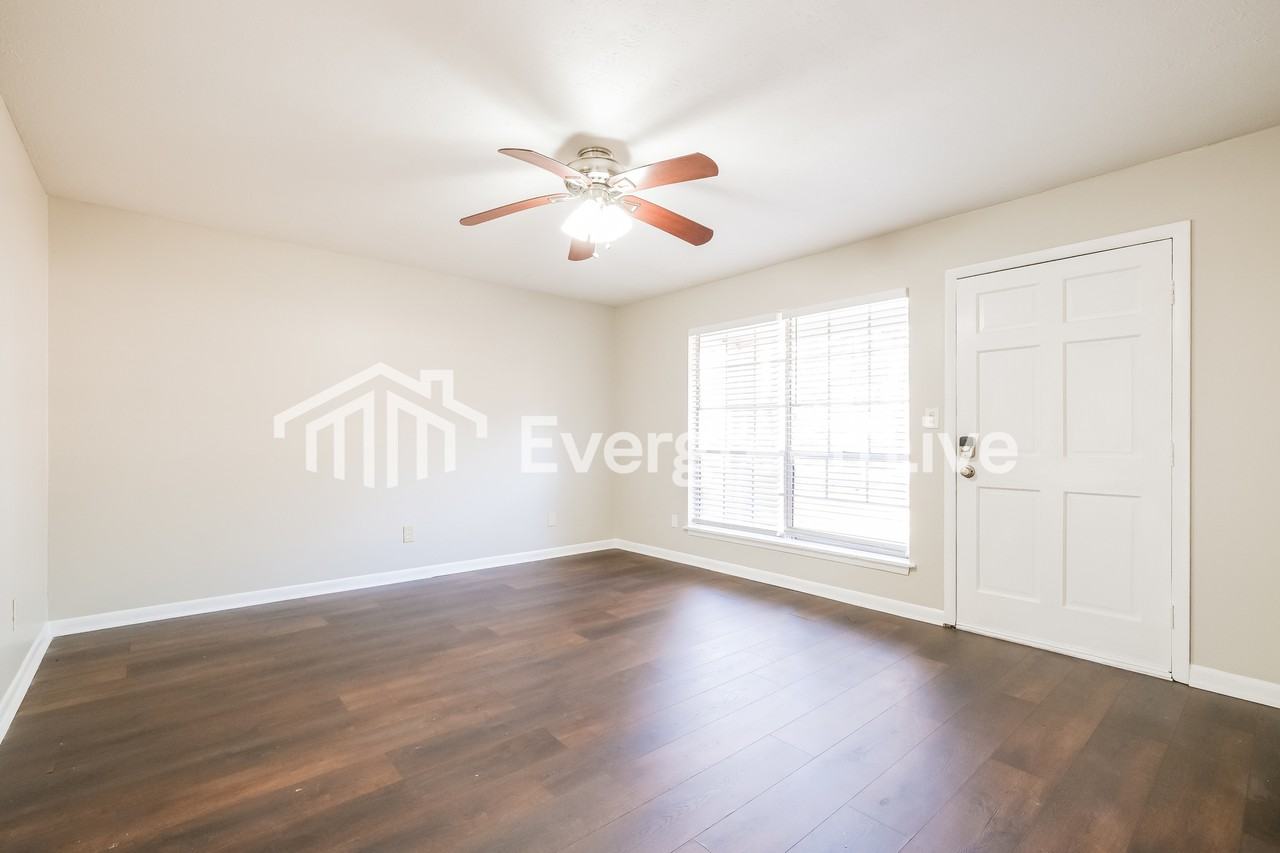 8929 Ashwood Dr - Photo 5 of 16