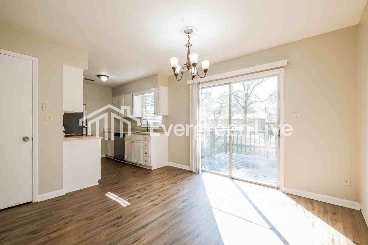 8929 Ashwood Dr - Photo 6 of 16