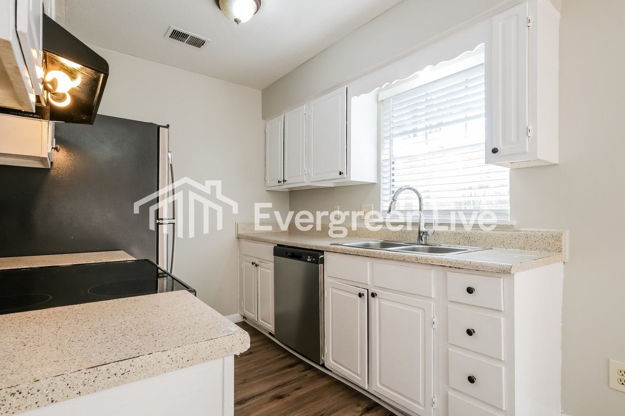 8929 Ashwood Dr - Photo 7 of 16