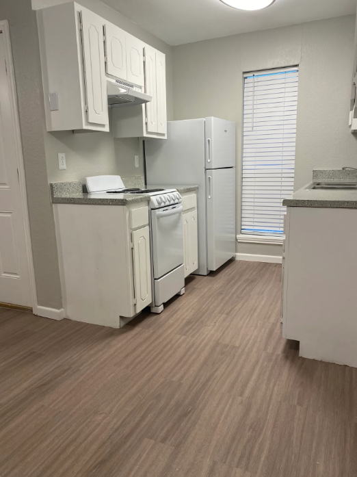 Village Oaks Apartments - Photo 2 of 7