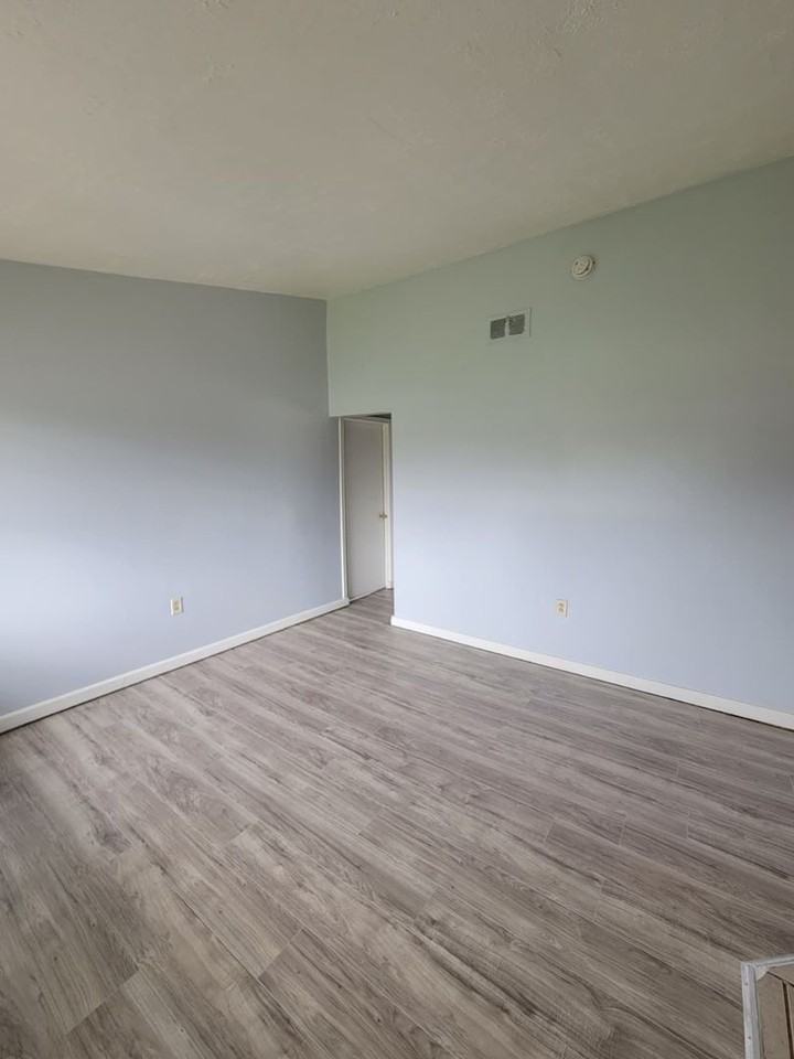 Charming Apartment for Rent – Thurston St, Akron, OH 44320 - Photo 6 of 19