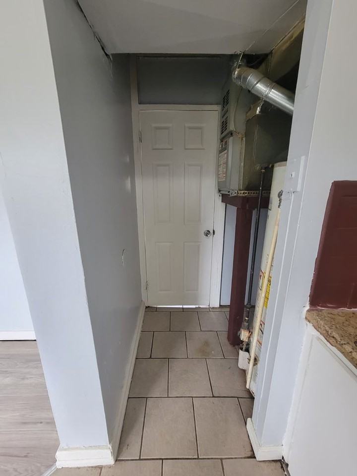 Charming Apartment for Rent – Thurston St, Akron, OH 44320 - Photo 7 of 19