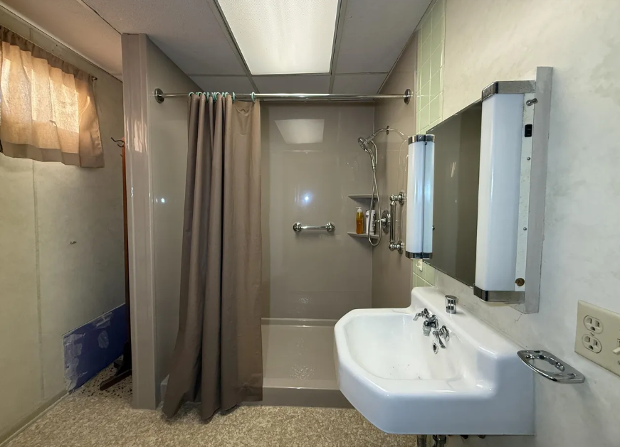 1115 Superior Ave - Photo 3 of 15