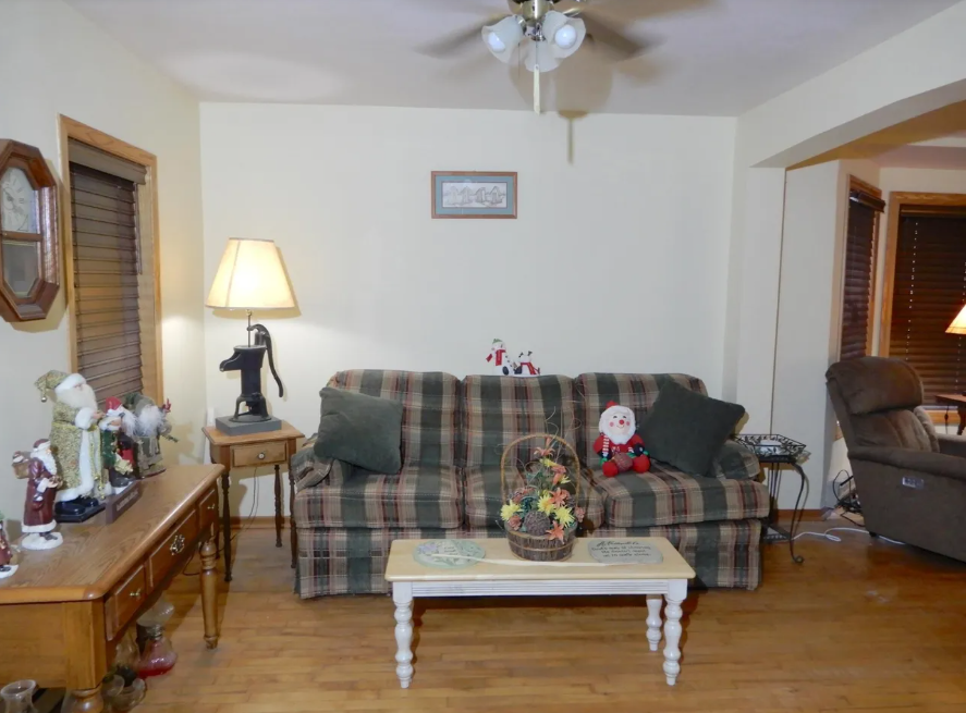 1115 Superior Ave - Photo 7 of 15