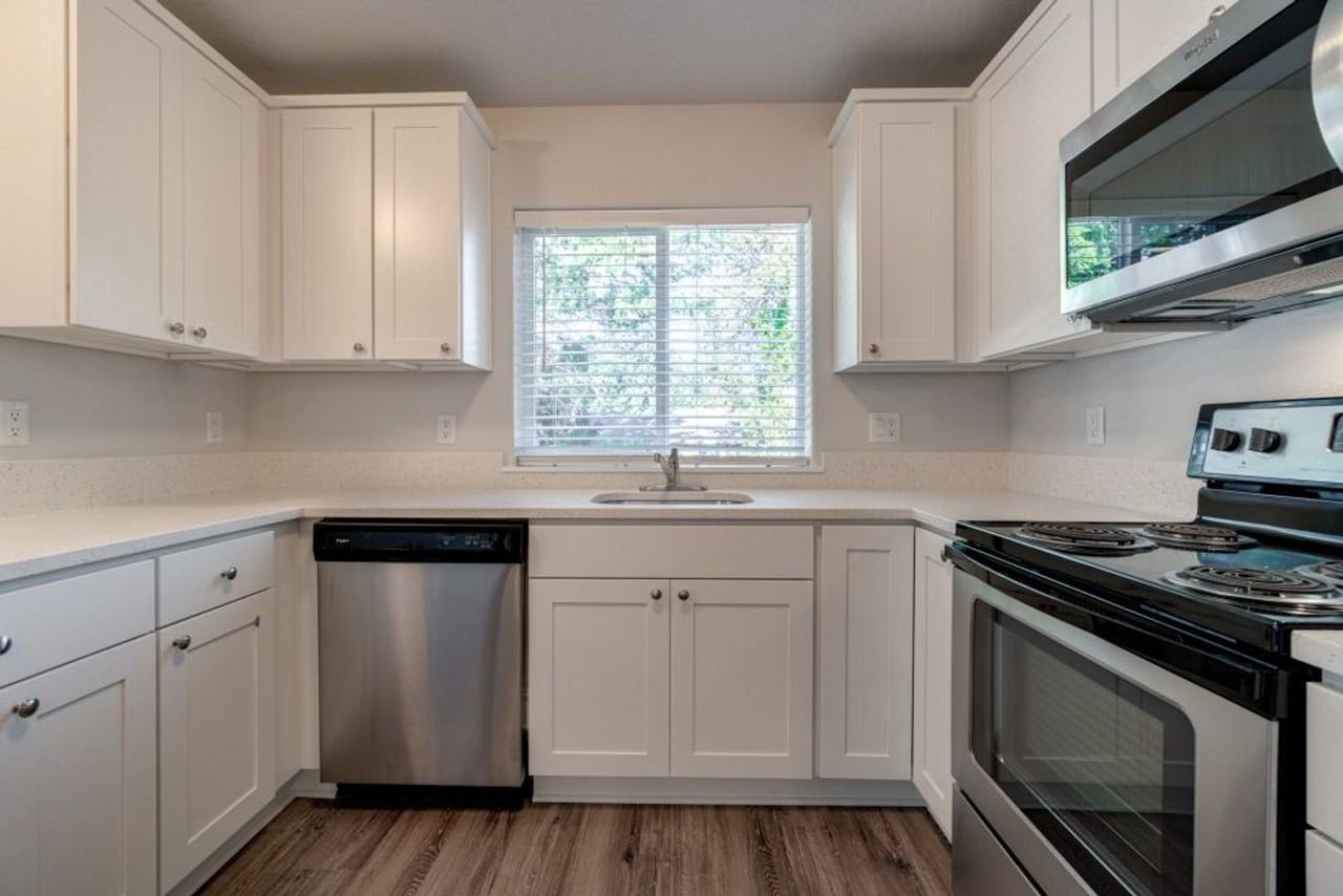 RIVERBEND APARTMENTS - Photo 4 of 18