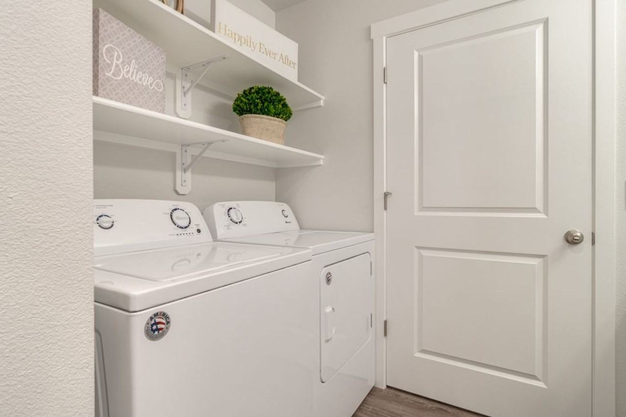 RIVERBEND APARTMENTS - Photo 7 of 18