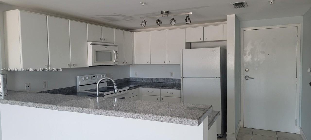 2740 Southwest 28th Terrace #405 - Photo 3 of 10