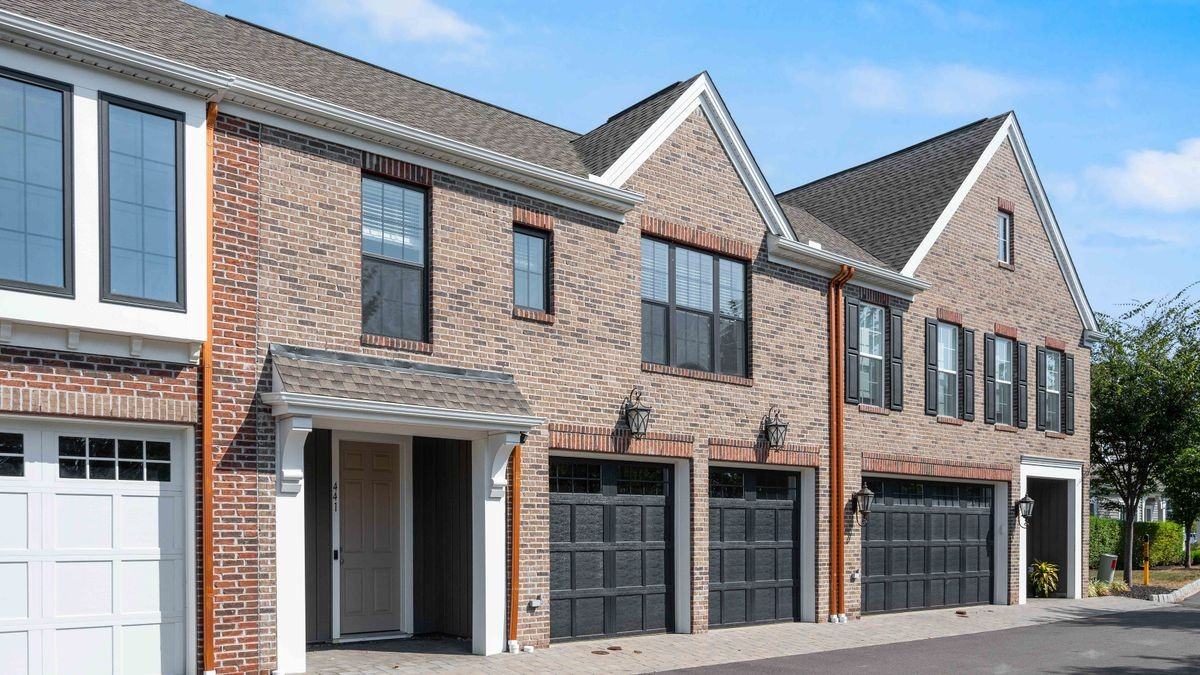 441 Roebling Ct - Photo 2 of 45