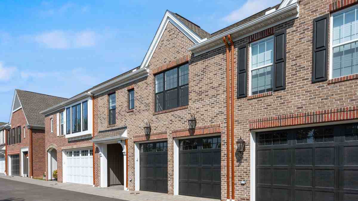 441 Roebling Ct - Photo 3 of 45