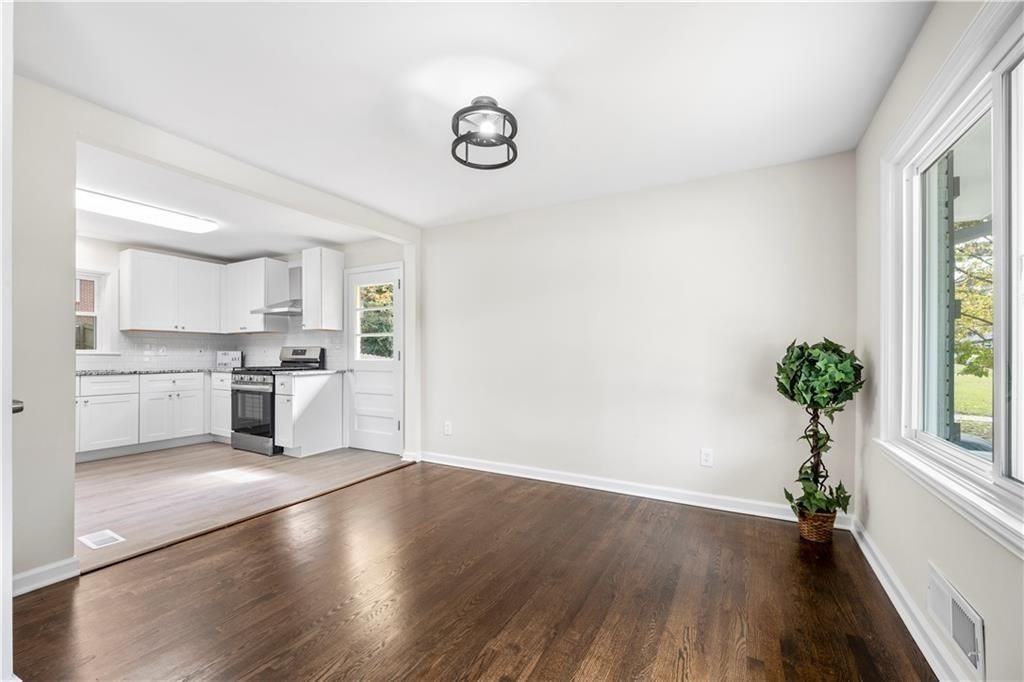 147 Hermer Circle Northwest - Photo 3 of 26