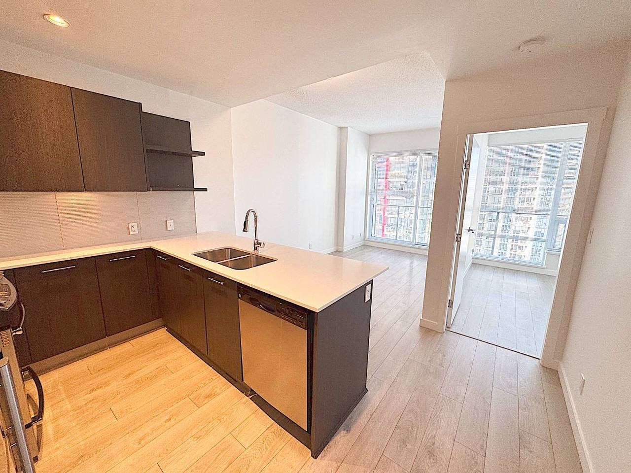 97 Georgia St W #1801