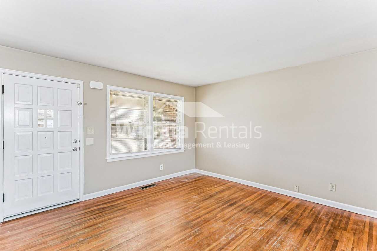 820 S Royal Rd - Photo 2 of 14