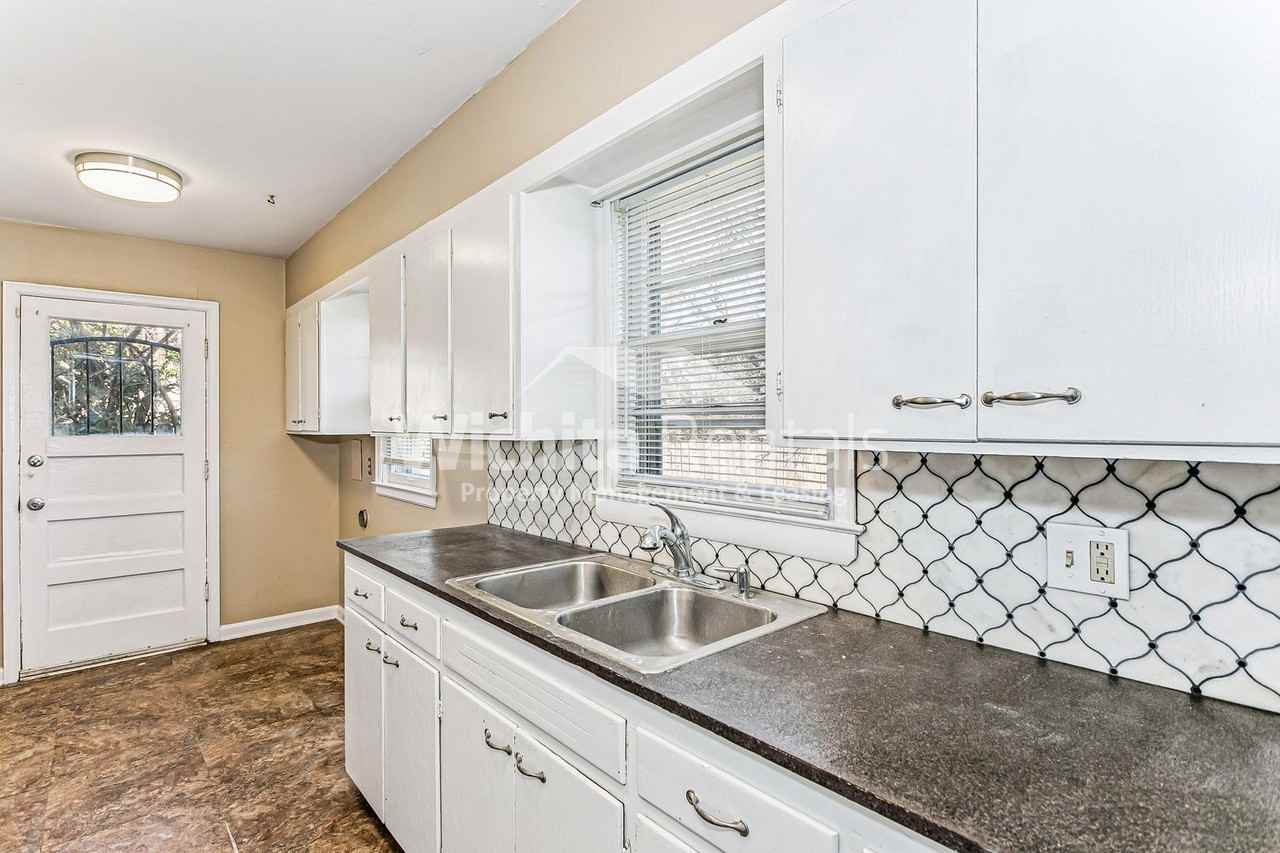 820 S Royal Rd - Photo 5 of 14