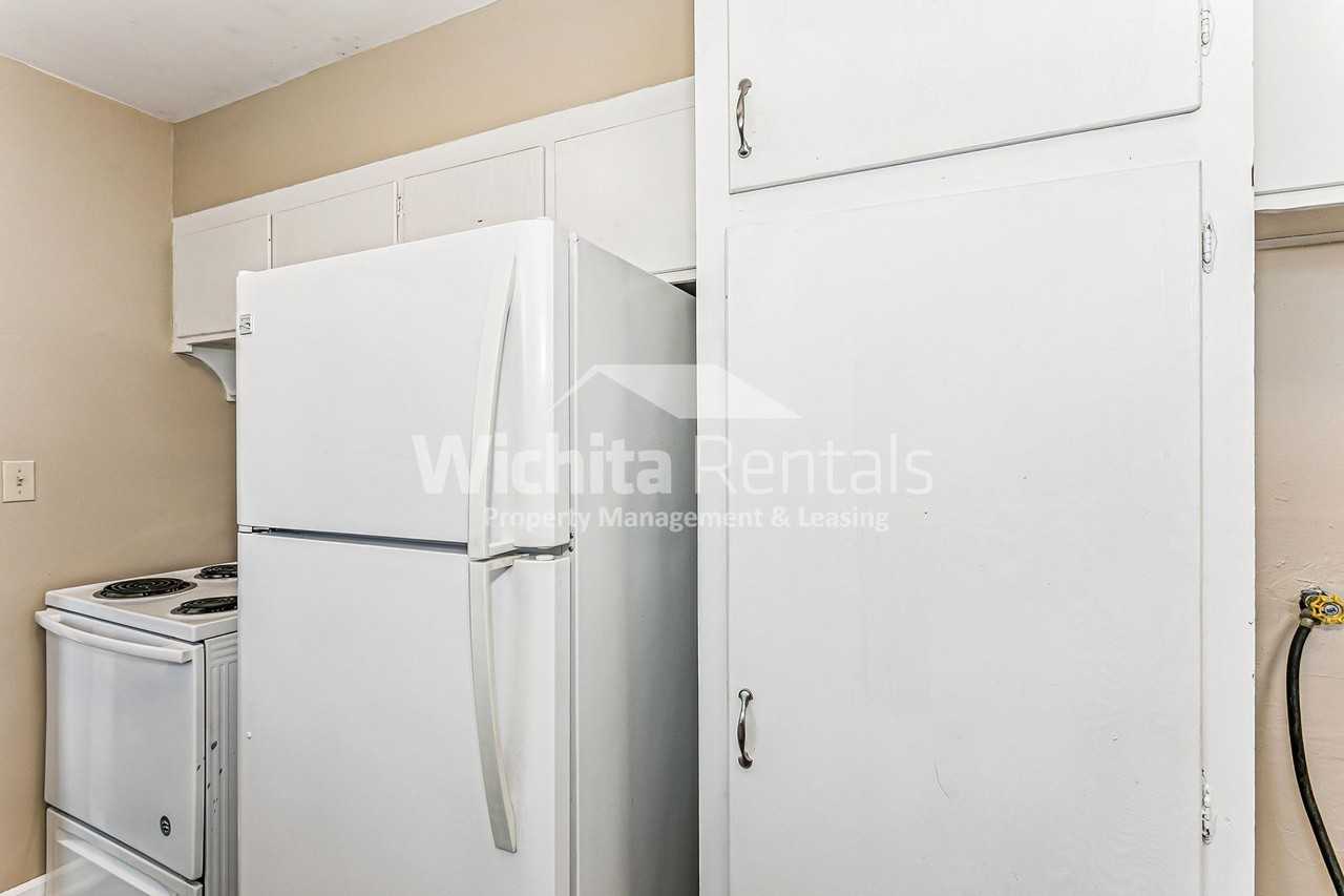 820 S Royal Rd - Photo 6 of 14