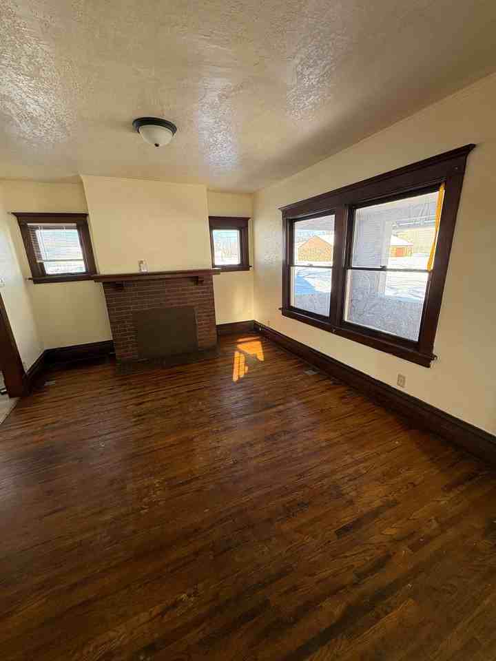 707 Logan Ave - Photo 3 of 9