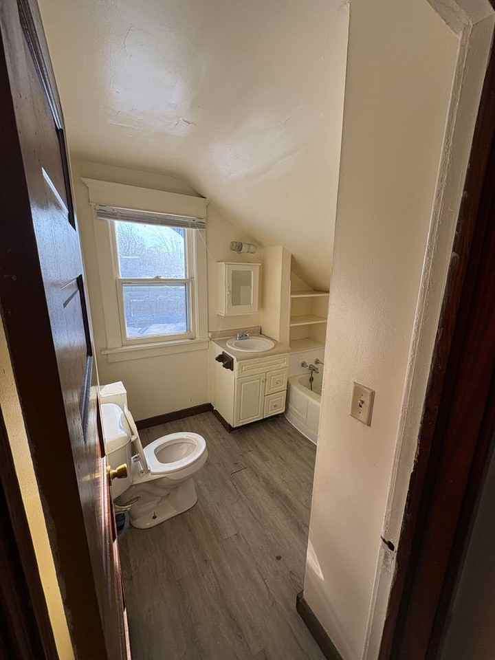 707 Logan Ave - Photo 6 of 9