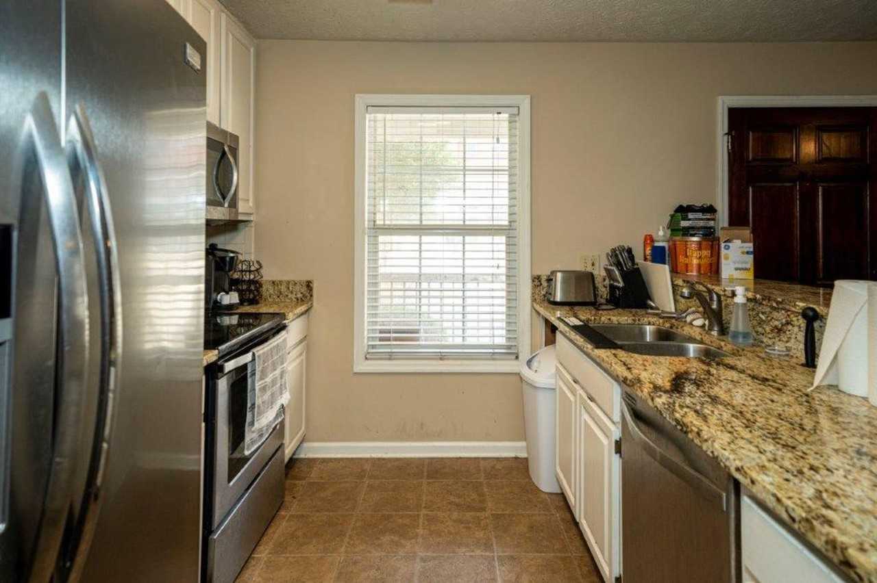 Auburn Avenue - Photo 2 of 21