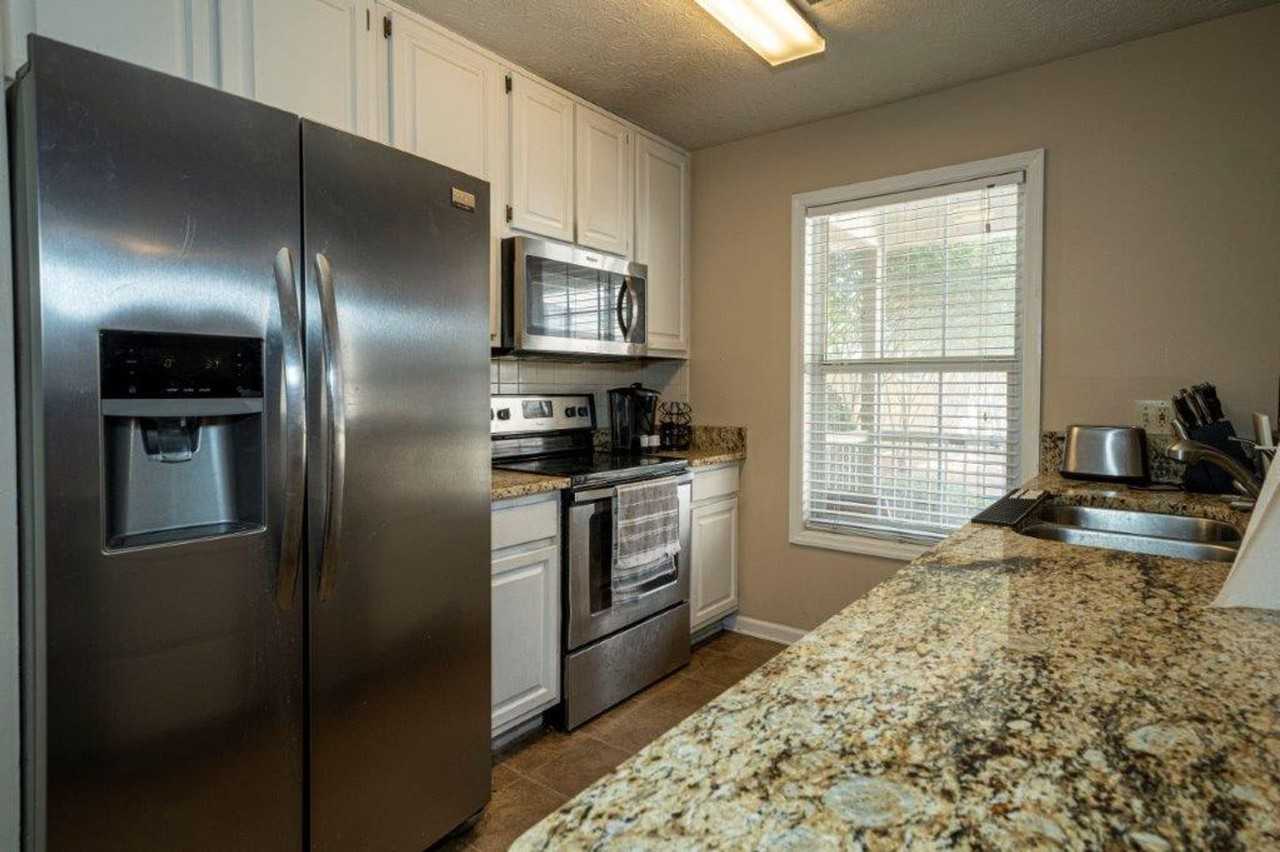 Auburn Avenue - Photo 3 of 21