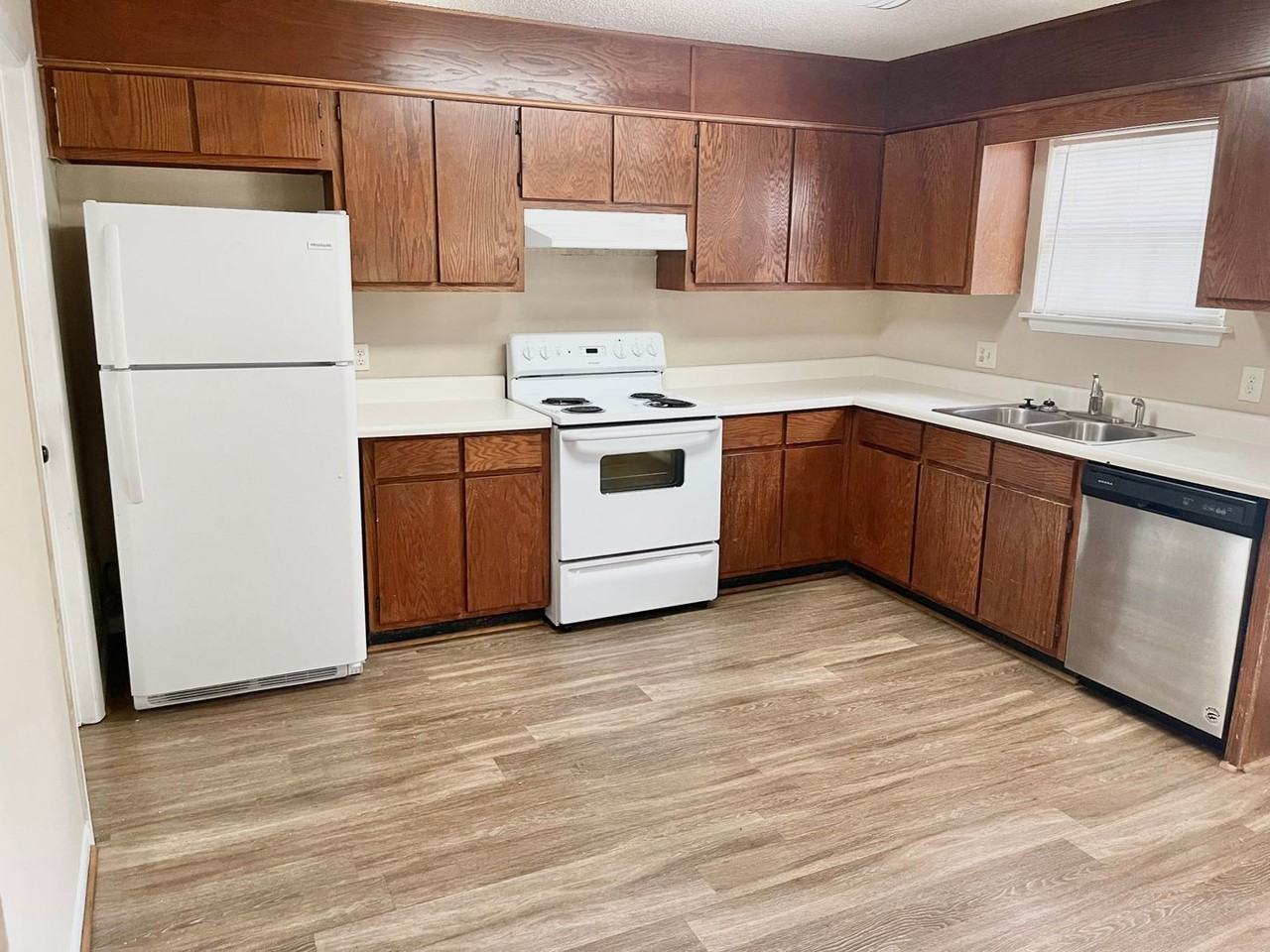 Auburn Avenue - Photo 3 of 12