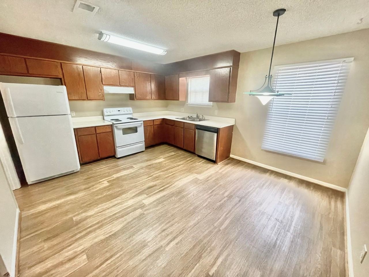 Auburn Avenue - Photo 6 of 12