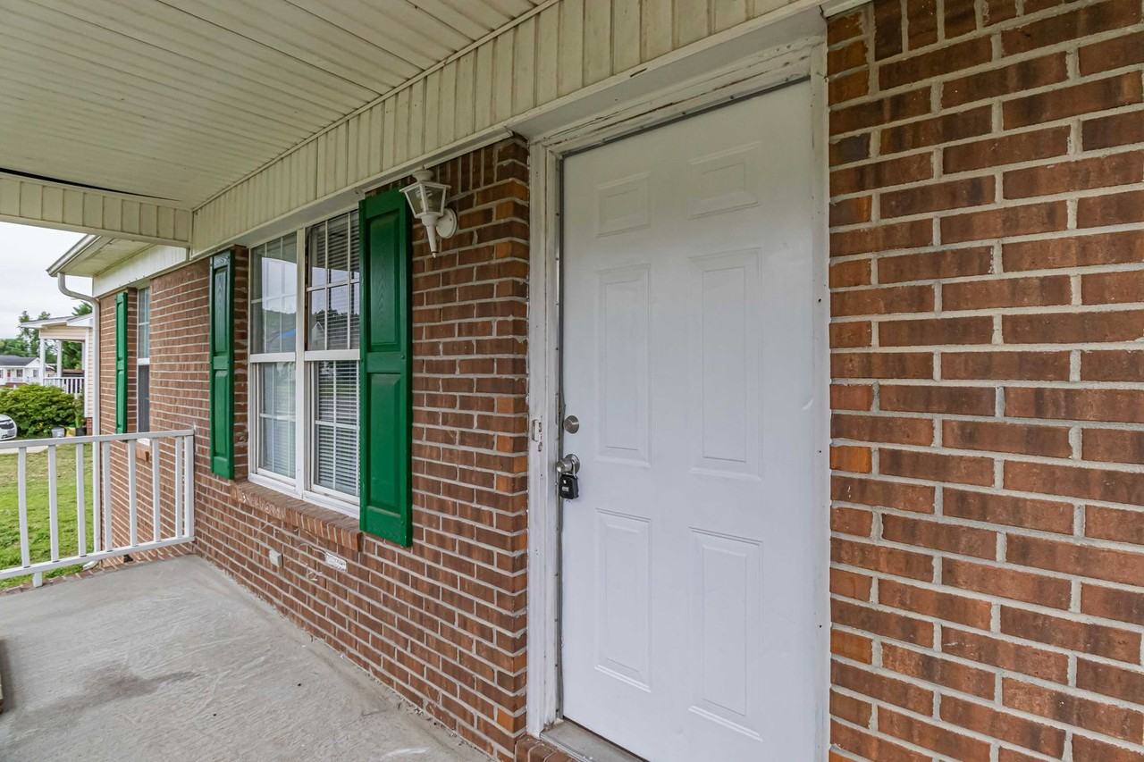 1221 Franklin St - Photo 6 of 18